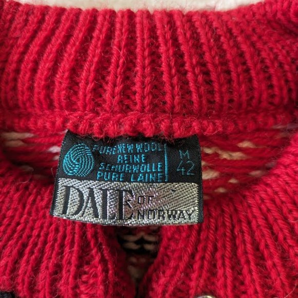 Vintage Dale of Norway Wool Sweater with Silver Clasps - Size M - Picture 4 of 7
